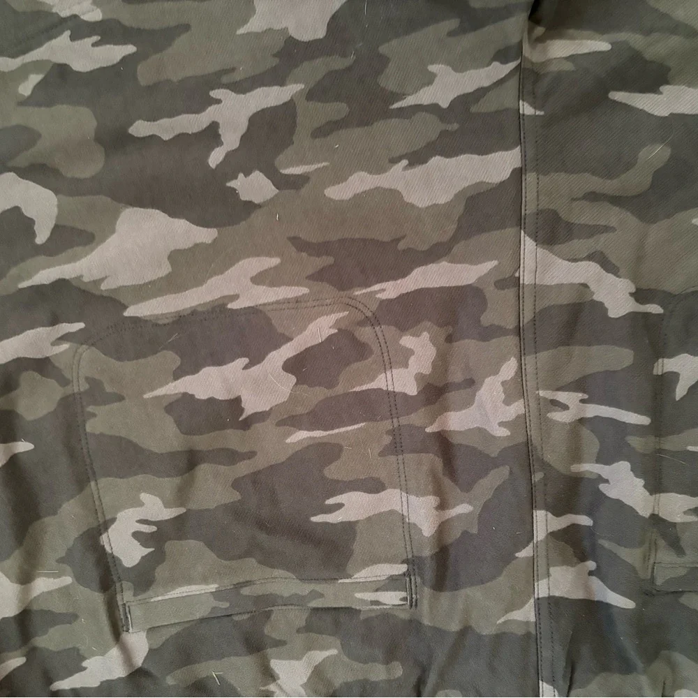 Athleta Camo Farallon Shorts Size Women’s 26 NWT - Picture 12 of 13